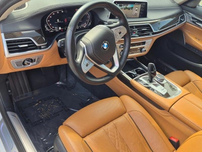 2022 BMW 740i Sedan