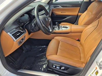2022 BMW 740i Sedan