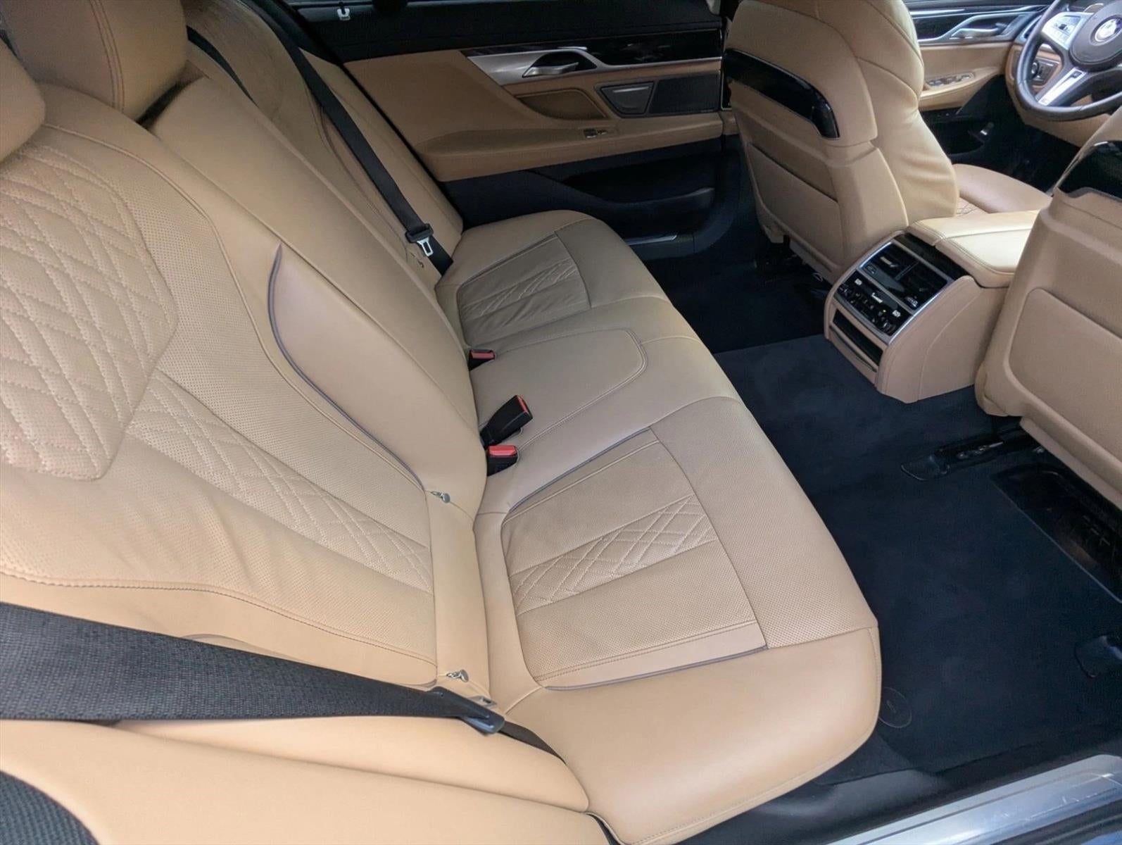 2022 BMW 740i xDrive Sedan