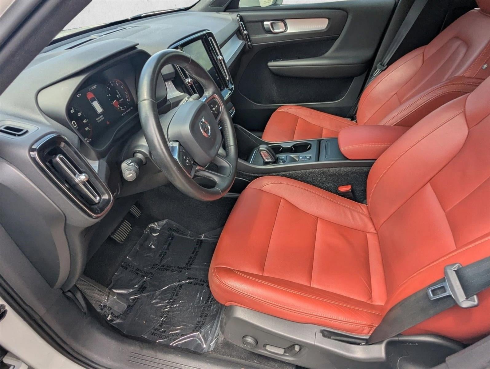 2019 Volvo XC40 T5 AWD Momentum