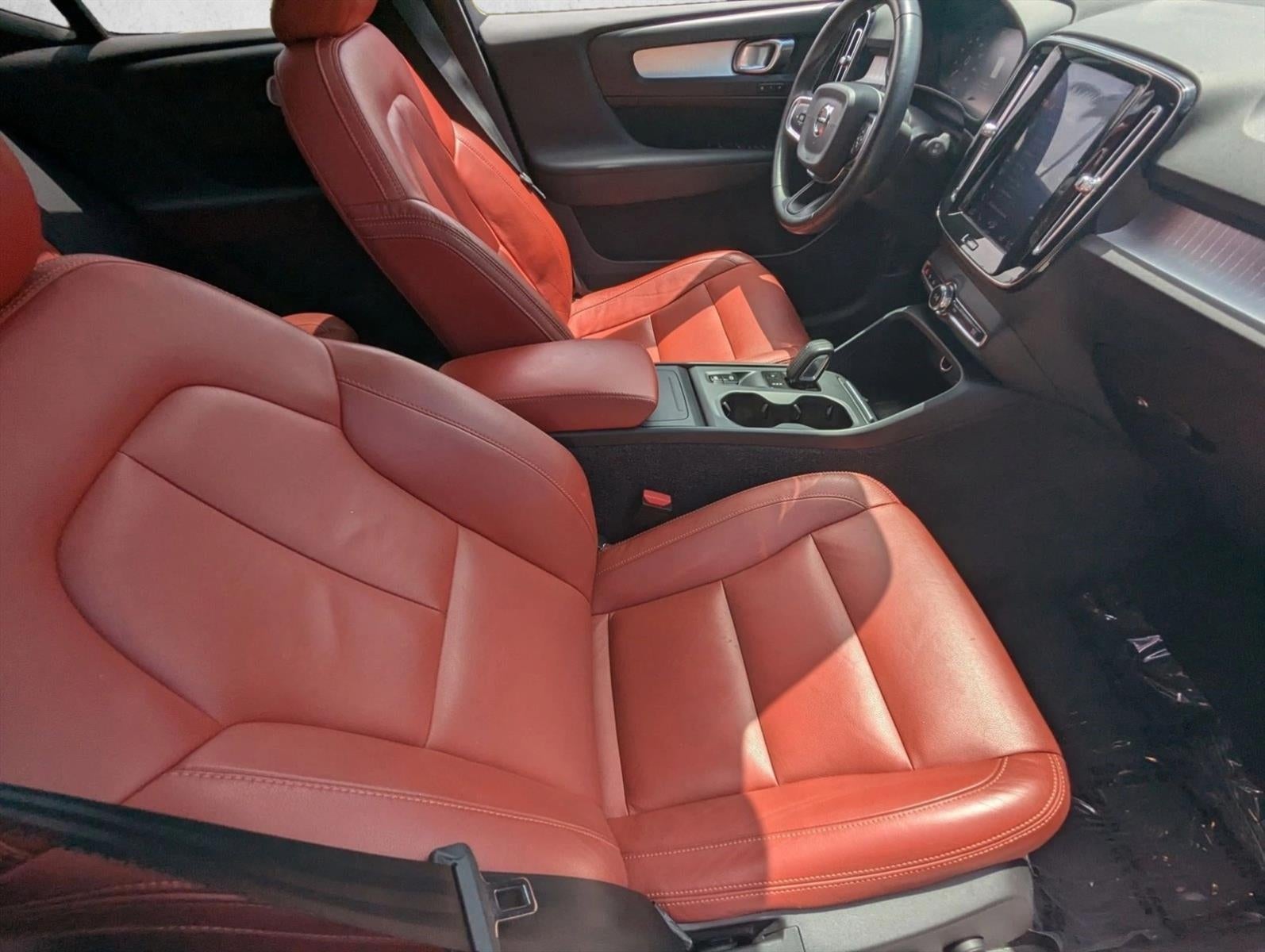 2019 Volvo XC40 T5 AWD Momentum