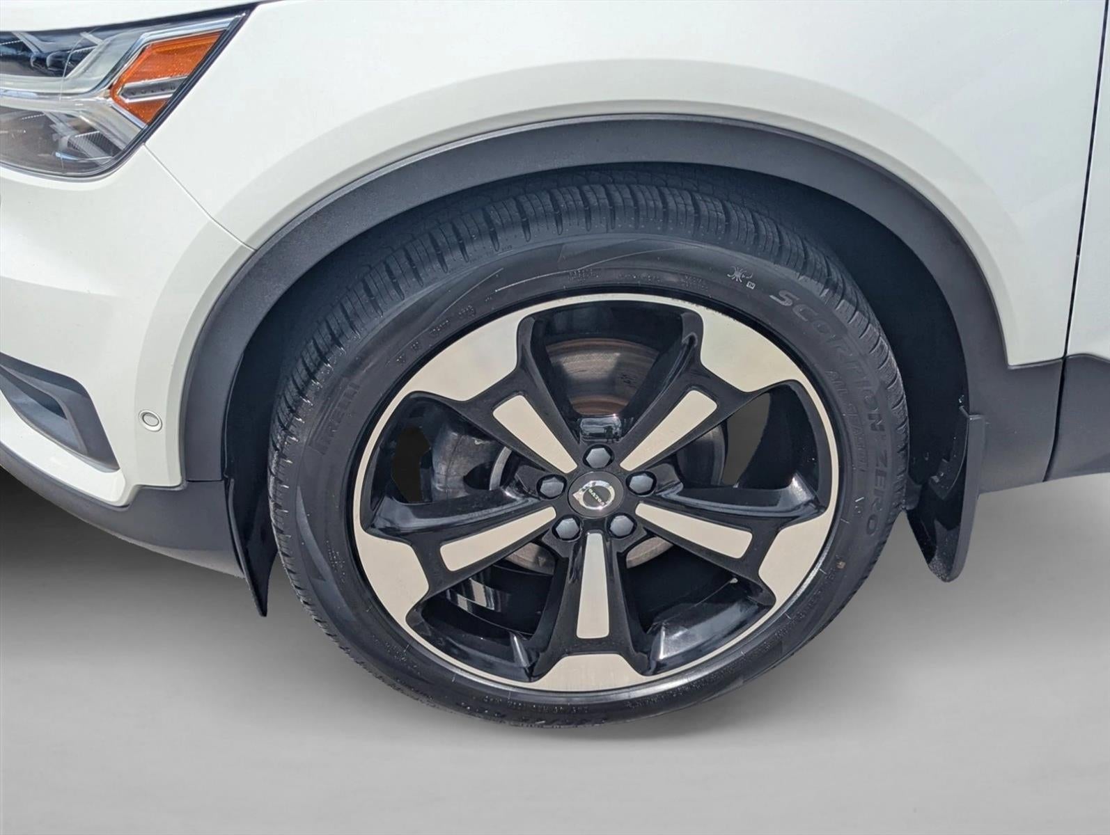 2019 Volvo XC40 T5 AWD Momentum