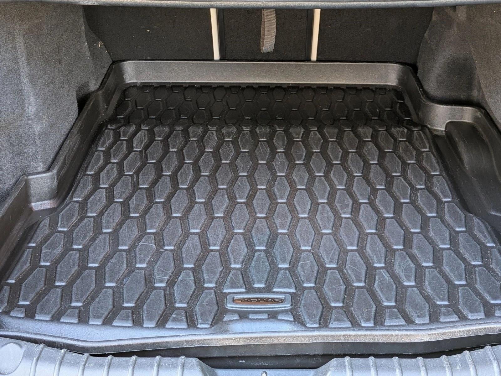 2022 Jaguar XF SE Sedan RWD