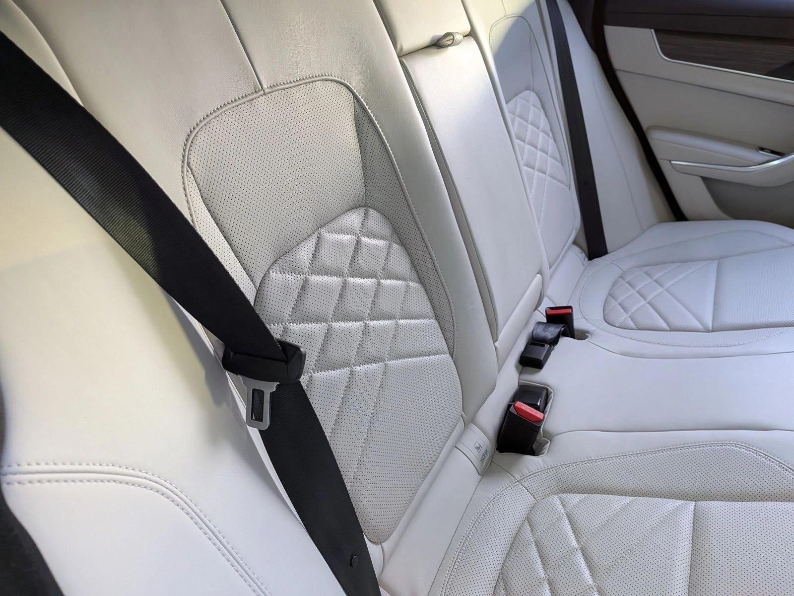 2022 Jaguar XF SE Sedan RWD