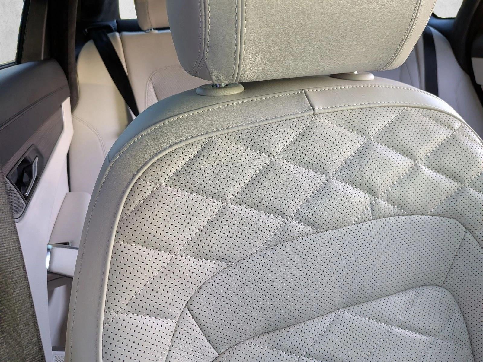 2022 Jaguar XF SE Sedan RWD