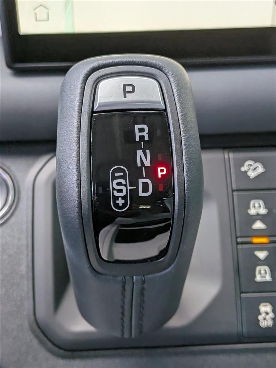 2025 Land Rover Defender 110 P400 X-Dynamic SE