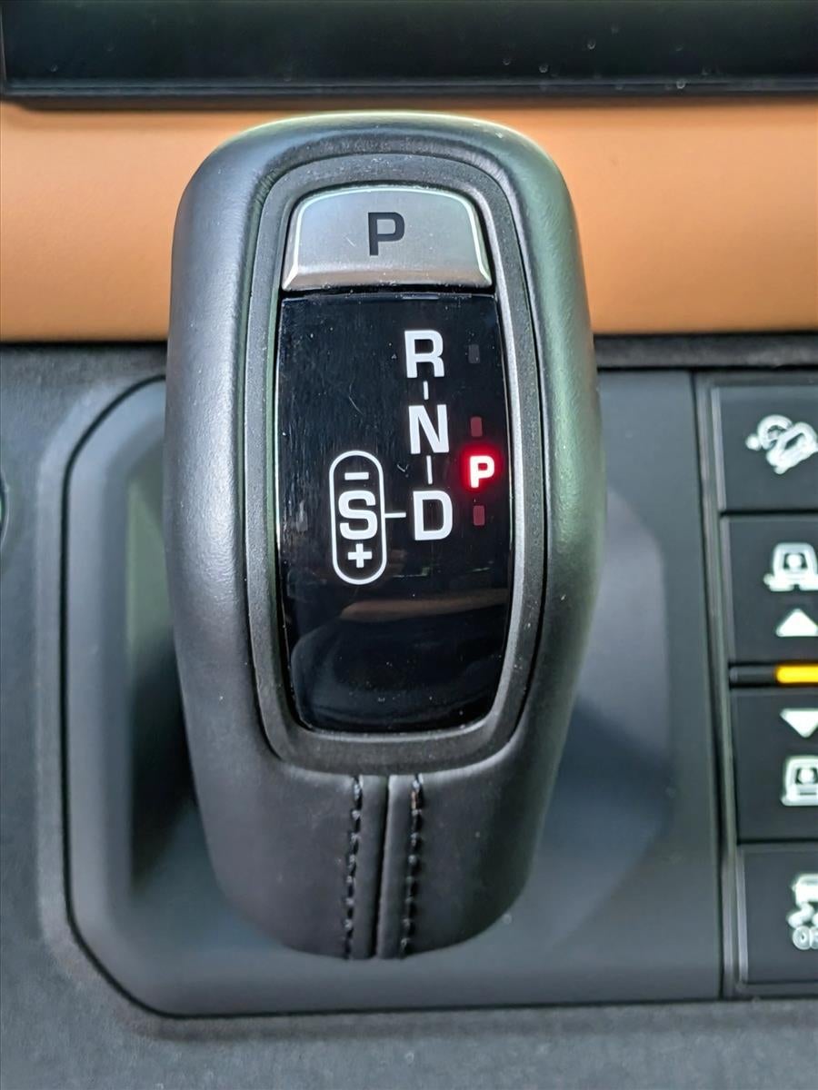 2024 Land Rover Defender 130 P400 X-Dynamic SE