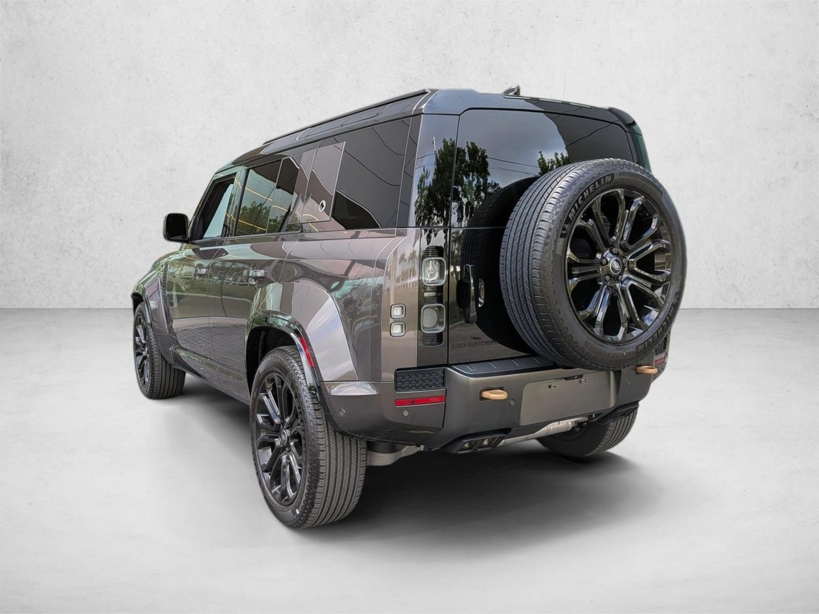 2025 Land Rover Defender 110 P635 OCTA