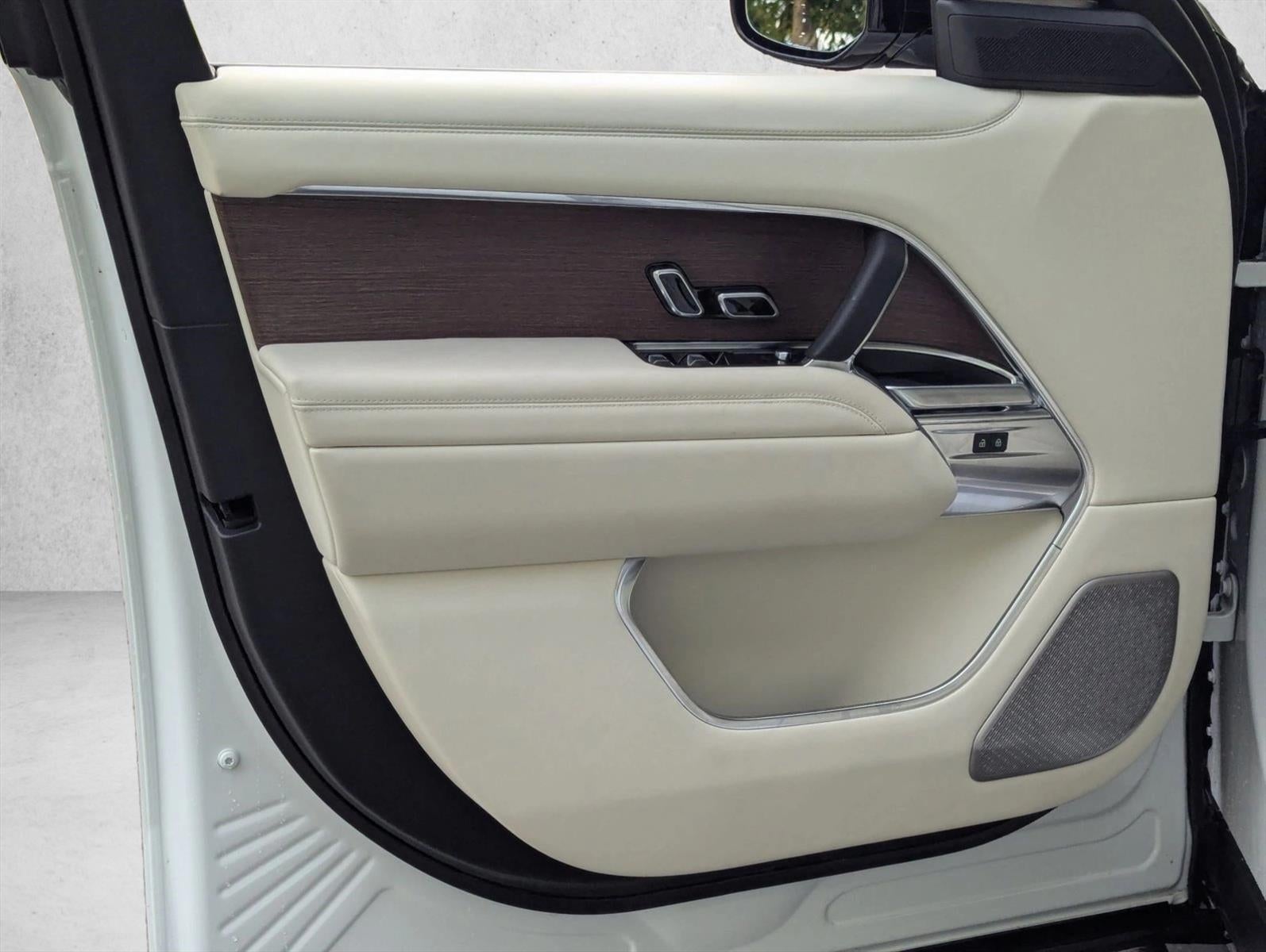 2025 Land Rover Range Rover P530 Autobiography LWB