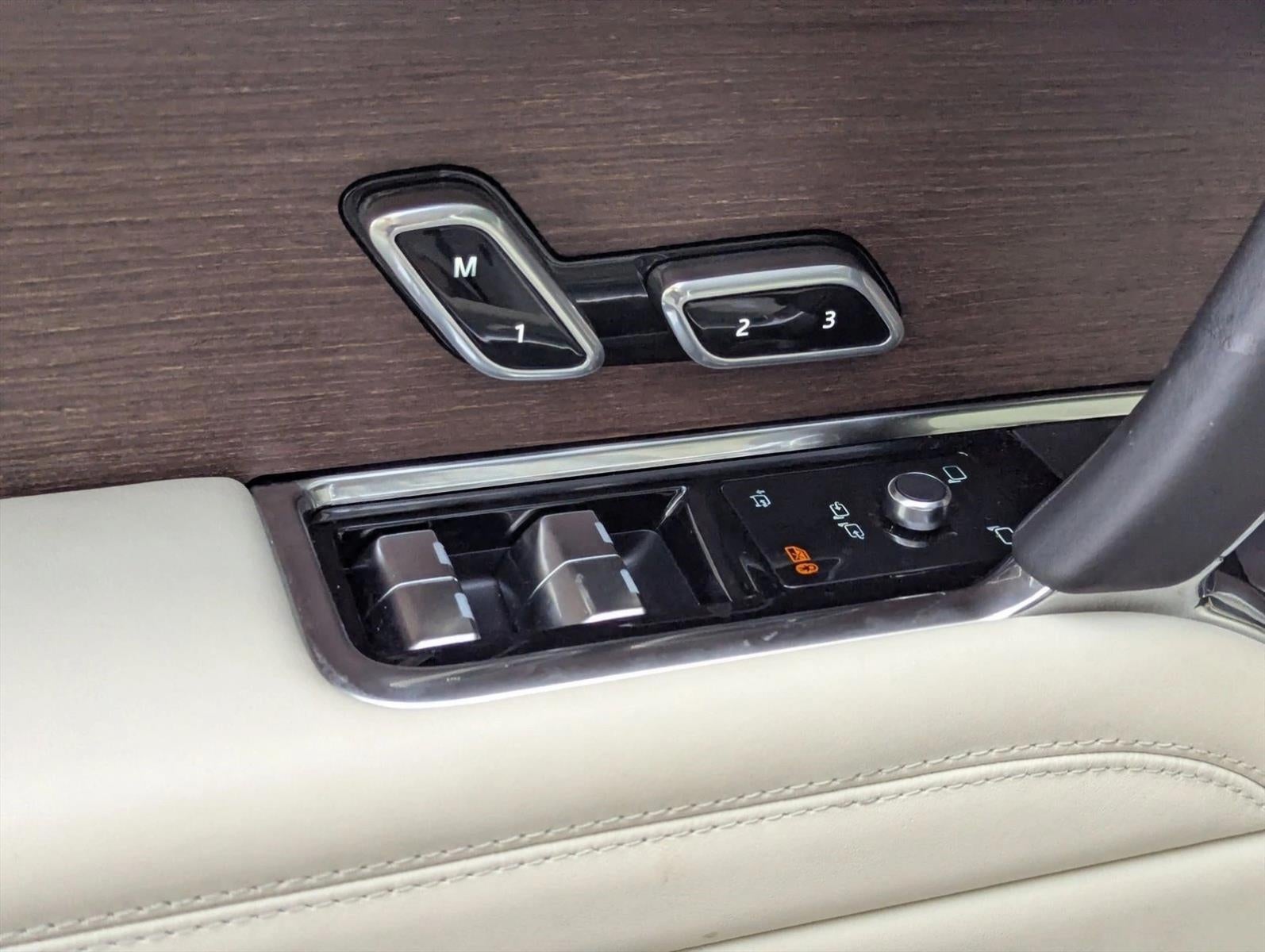 2025 Land Rover Range Rover P530 Autobiography LWB