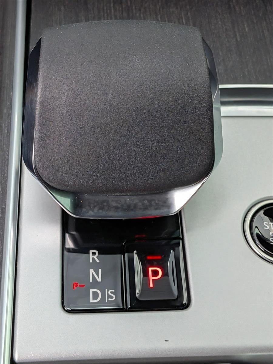 2025 Land Rover Range Rover P530 SE SWB