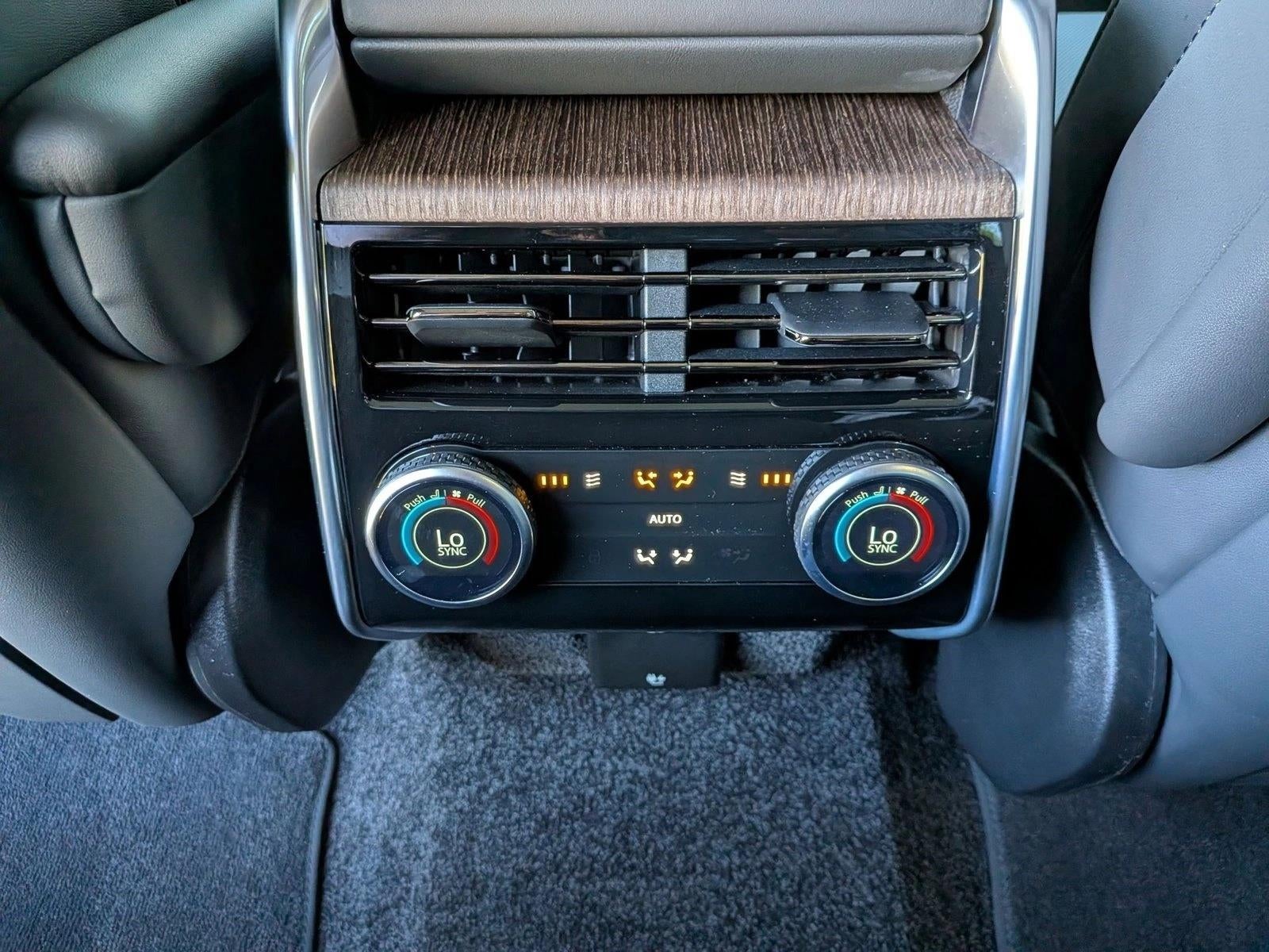 2025 Land Rover Range Rover P400 SE SWB