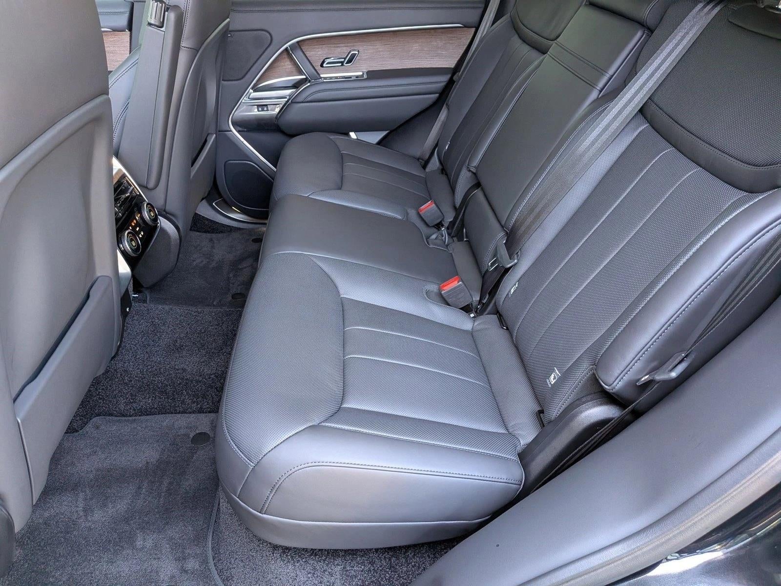 2025 Land Rover Range Rover P400 SE SWB