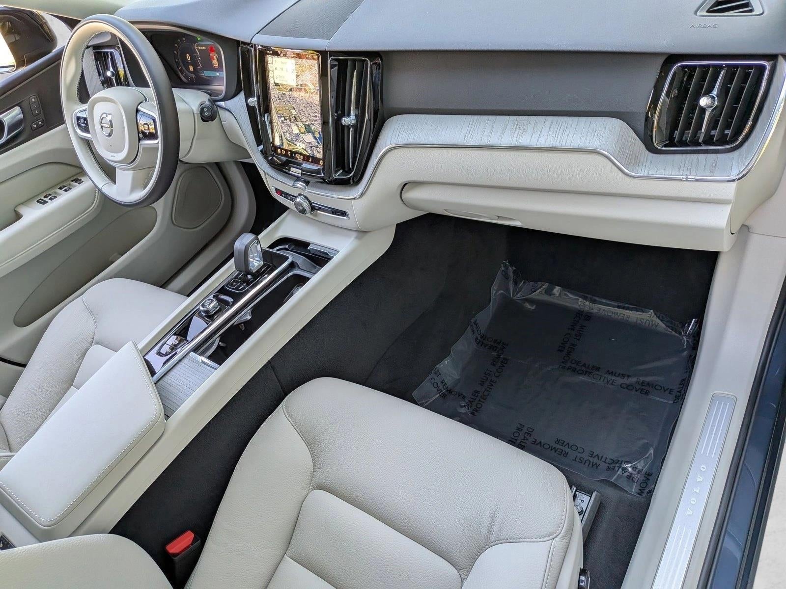 2025 Volvo XC60 B5 AWD Plus