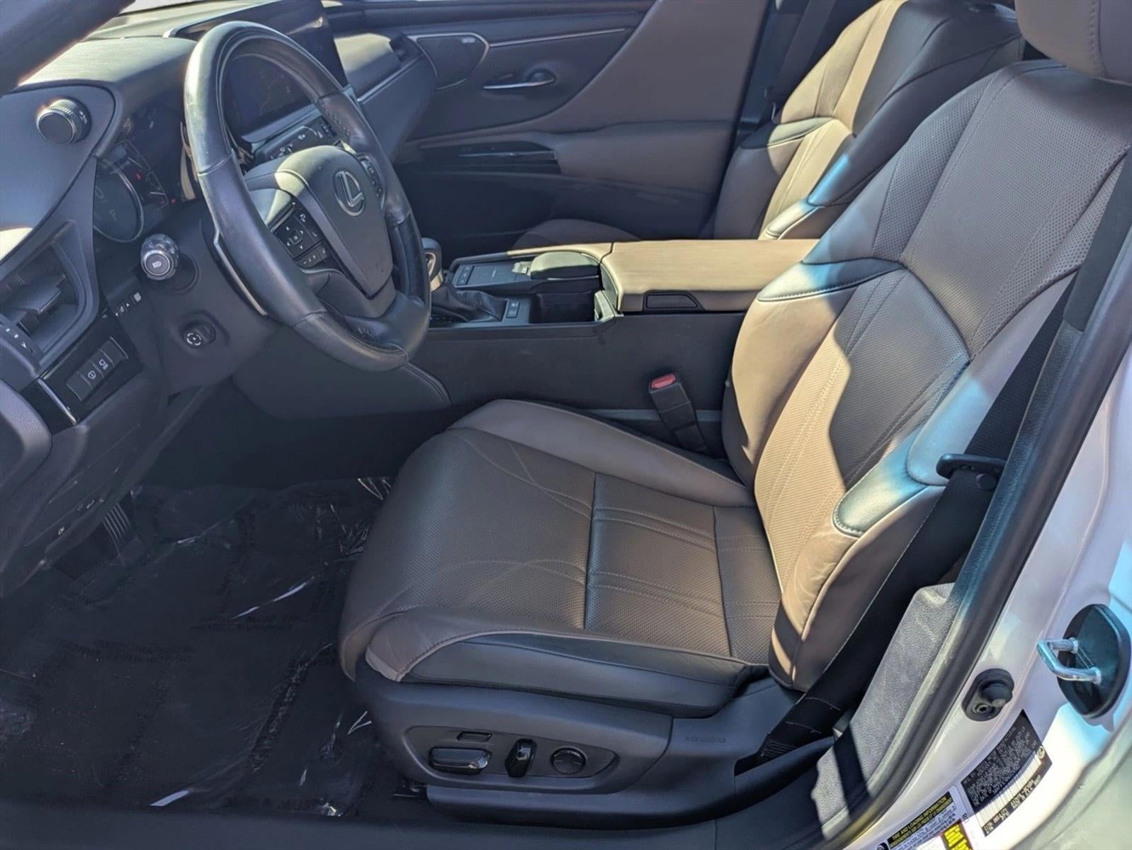 2022 Lexus ES 300h Ultra Luxury FWD