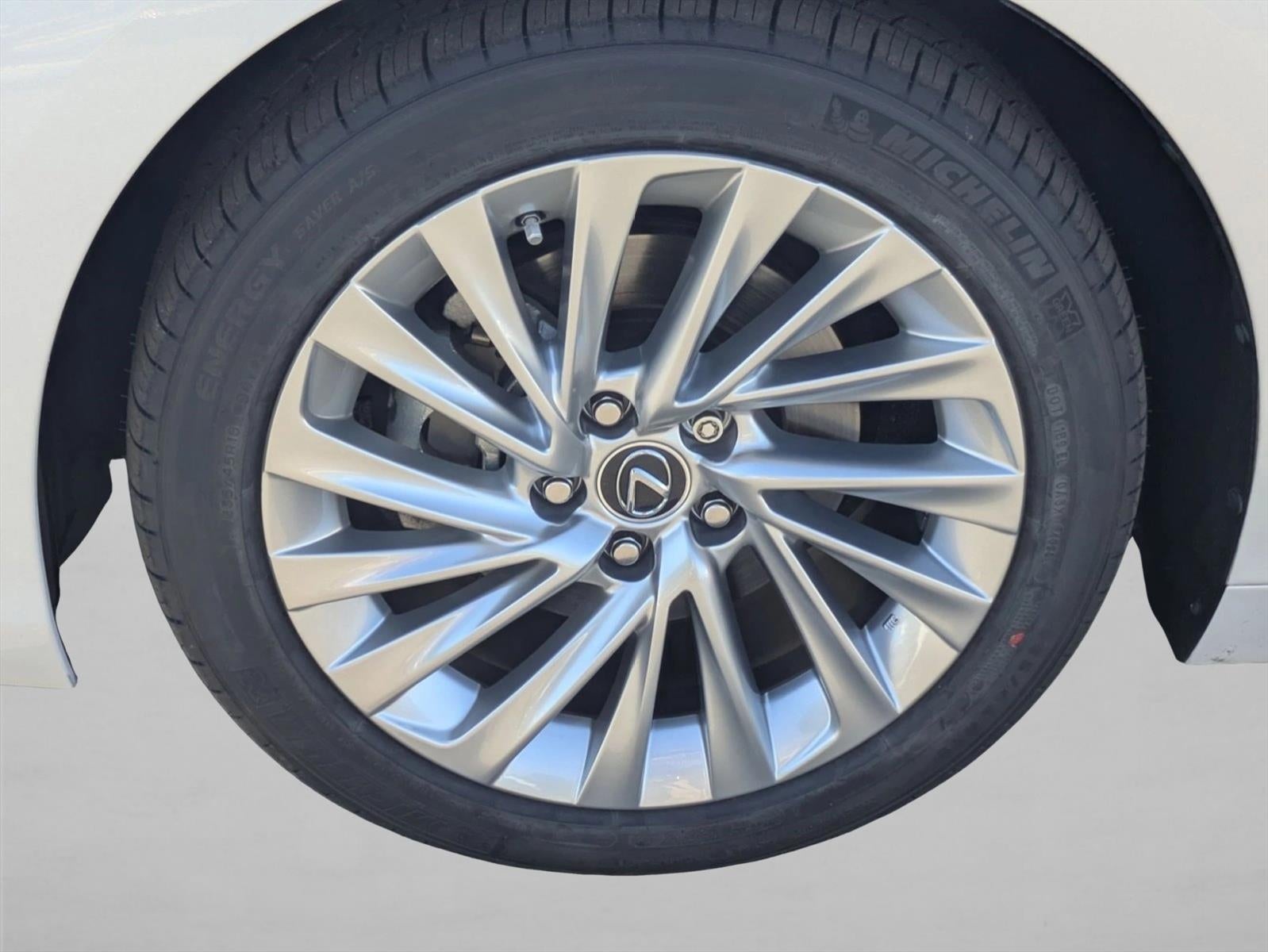 2022 Lexus ES 300h Ultra Luxury FWD