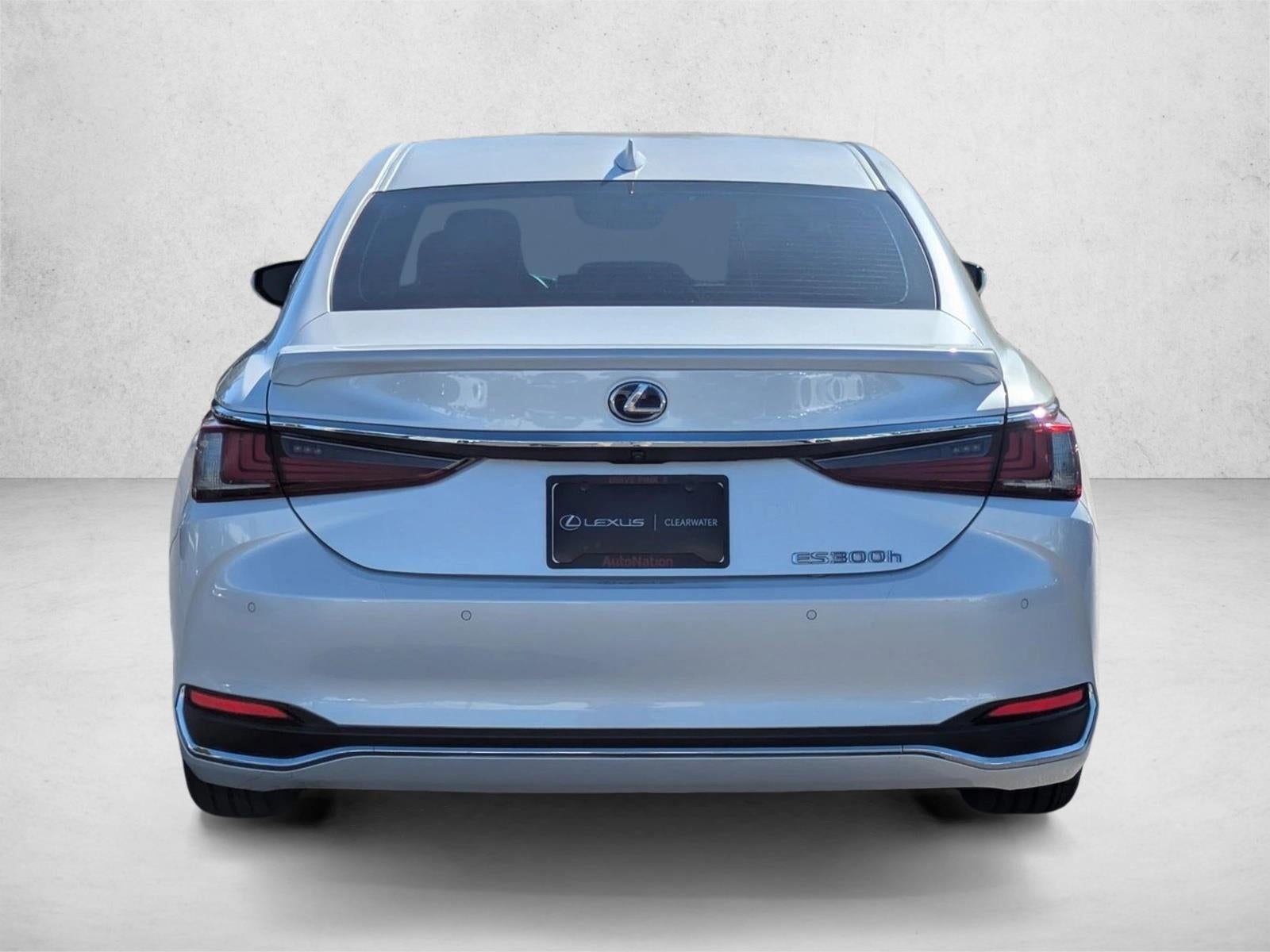 2022 Lexus ES 300h Ultra Luxury FWD