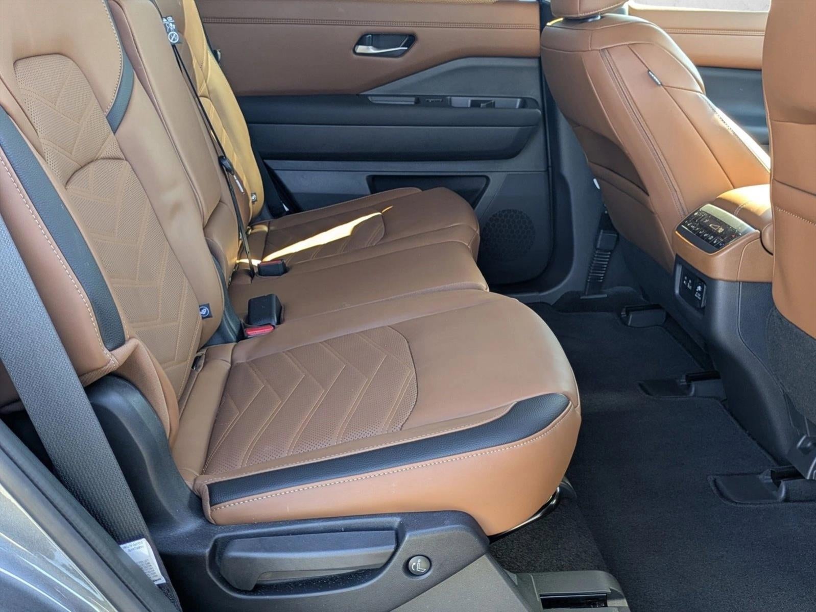 2025 Nissan Pathfinder Platinum 2WD