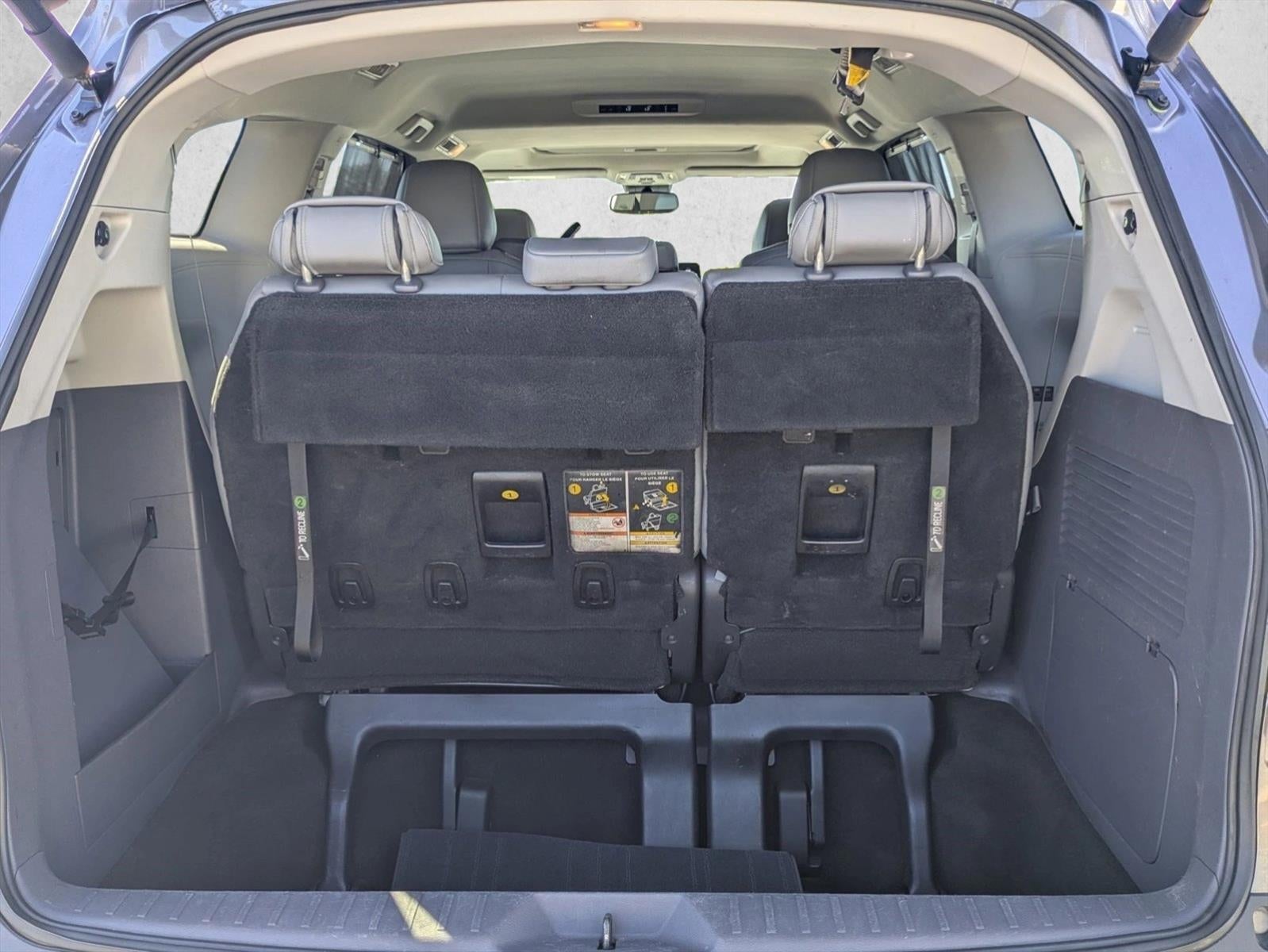 2022 Toyota Sienna XLE FWD 8-Passenger (Natl)