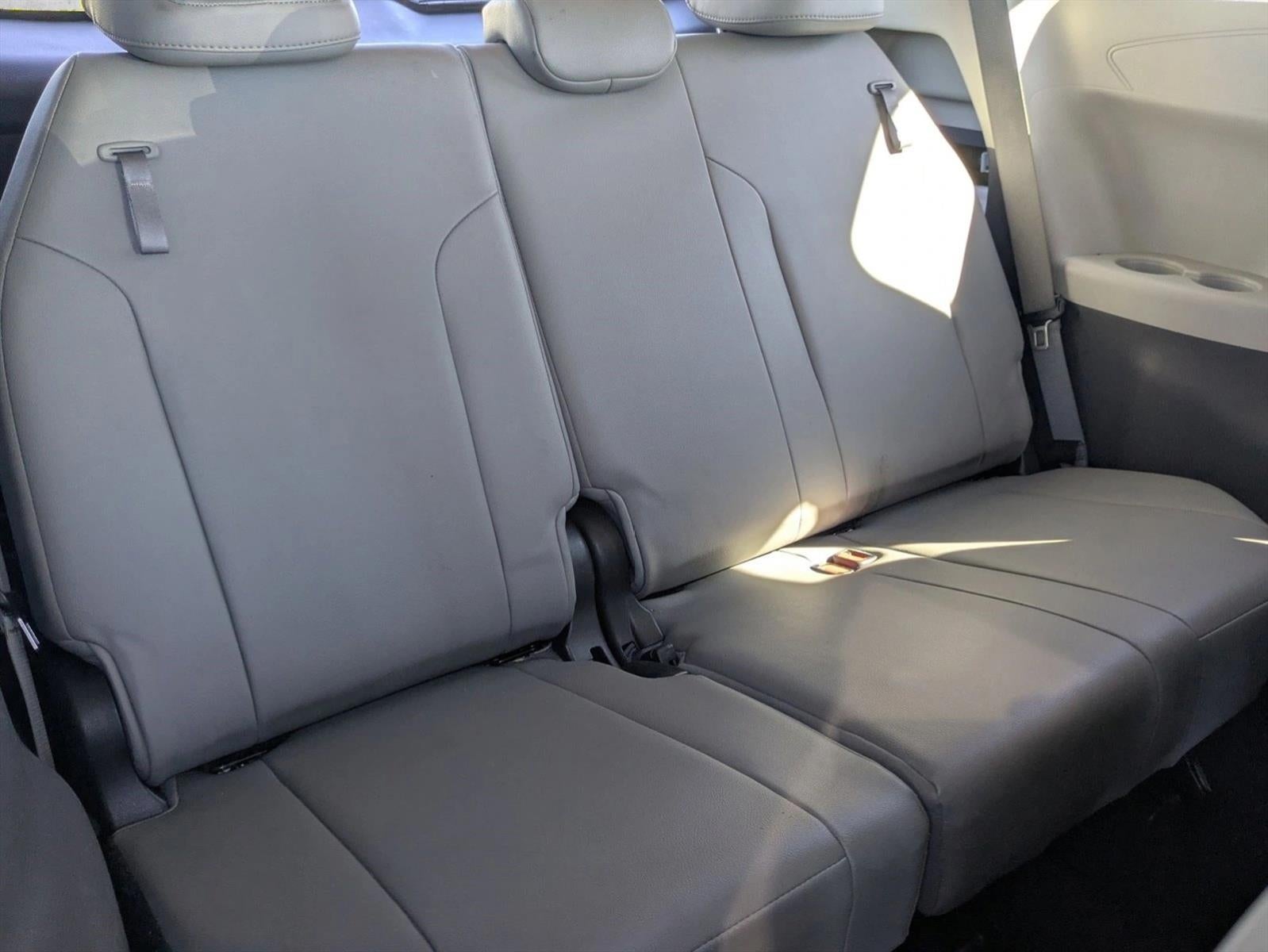 2022 Toyota Sienna XLE FWD 8-Passenger (Natl)