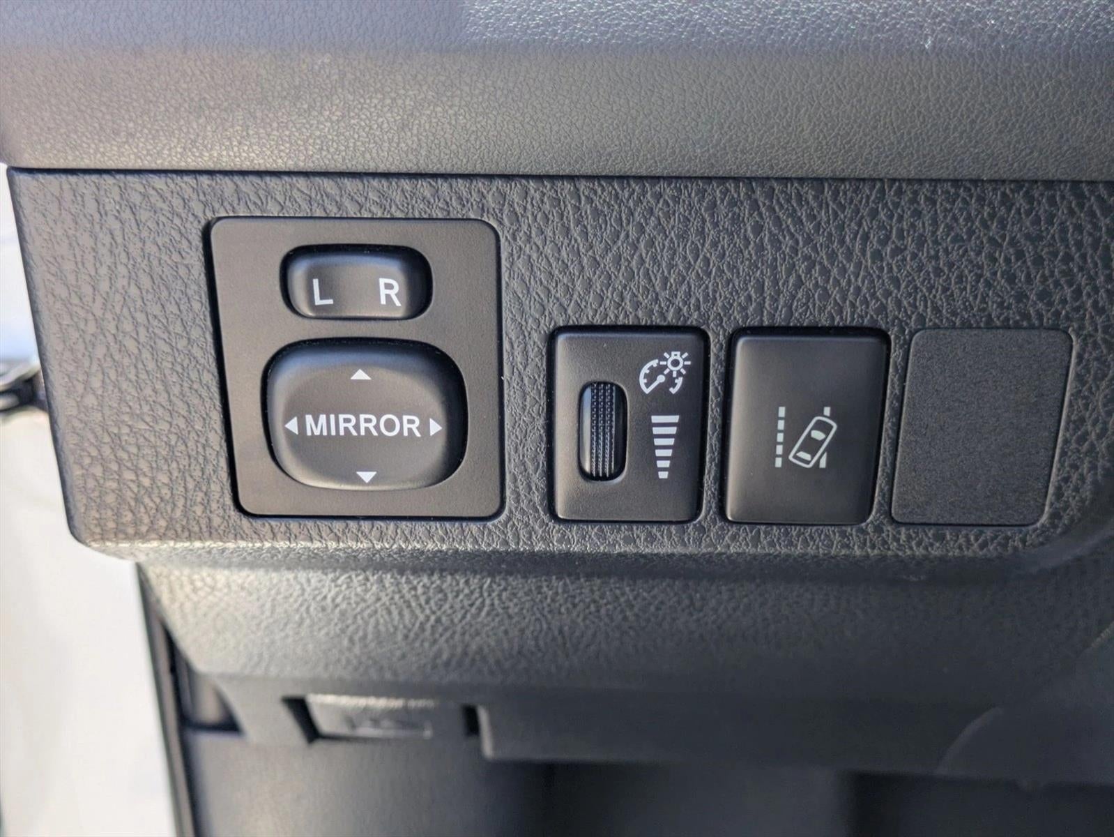 2017 Toyota RAV4 LE FWD (GS)