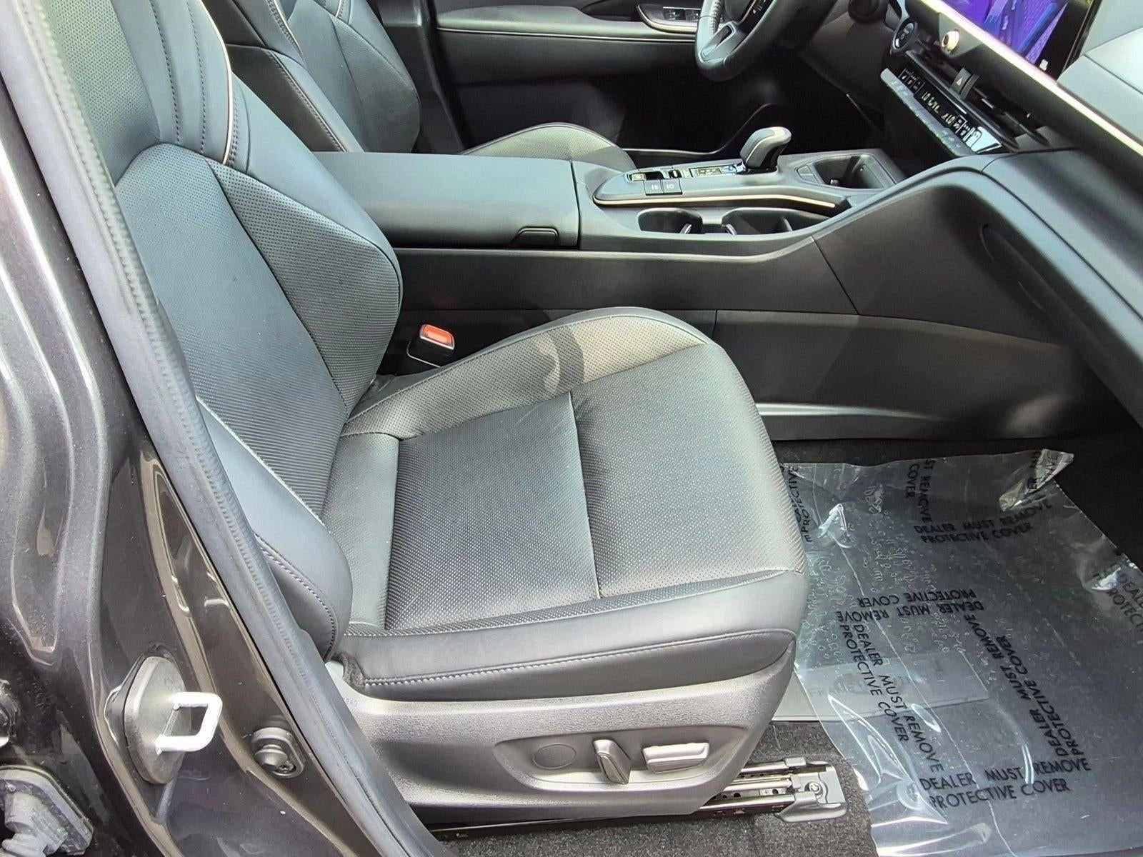 2023 Toyota Crown Limited AWD (Natl)