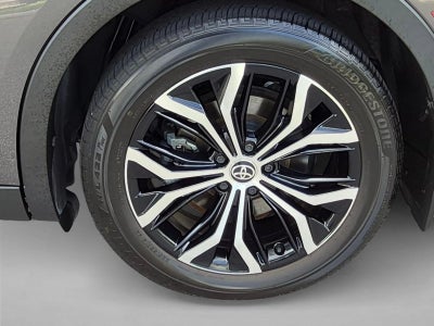 2023 Toyota Crown Limited AWD (Natl)