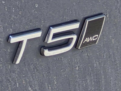 2022 Volvo XC40 T5 AWD R-Design