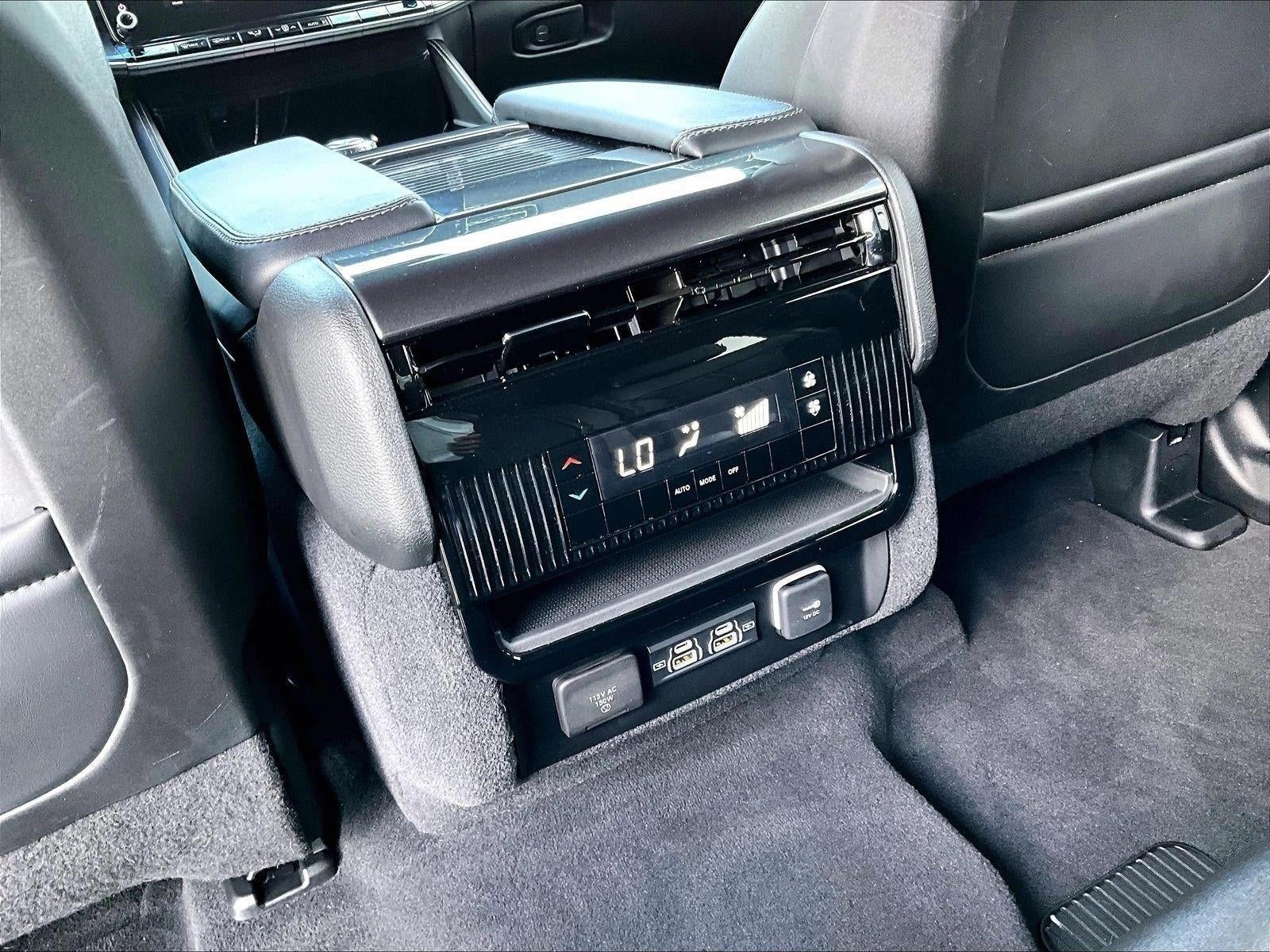 2024 Jeep Wagoneer 4x2