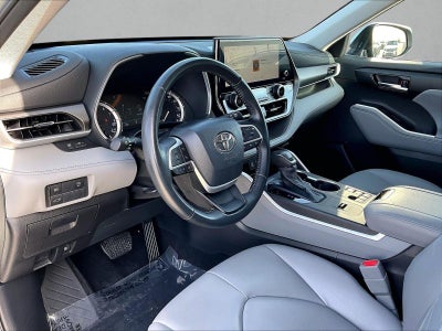 2023 Toyota Highlander XLE FWD (Natl)