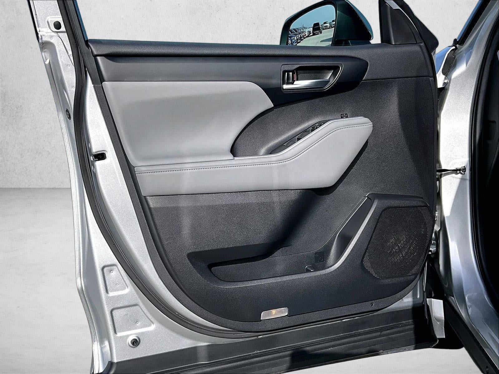 2023 Toyota Highlander XLE FWD (Natl)
