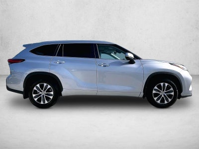 2023 Toyota Highlander XLE FWD (Natl)
