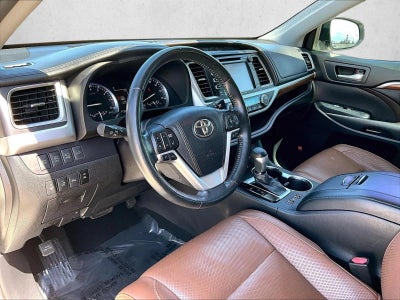 2017 Toyota Highlander Limited Platinum V6 FWD (Natl)