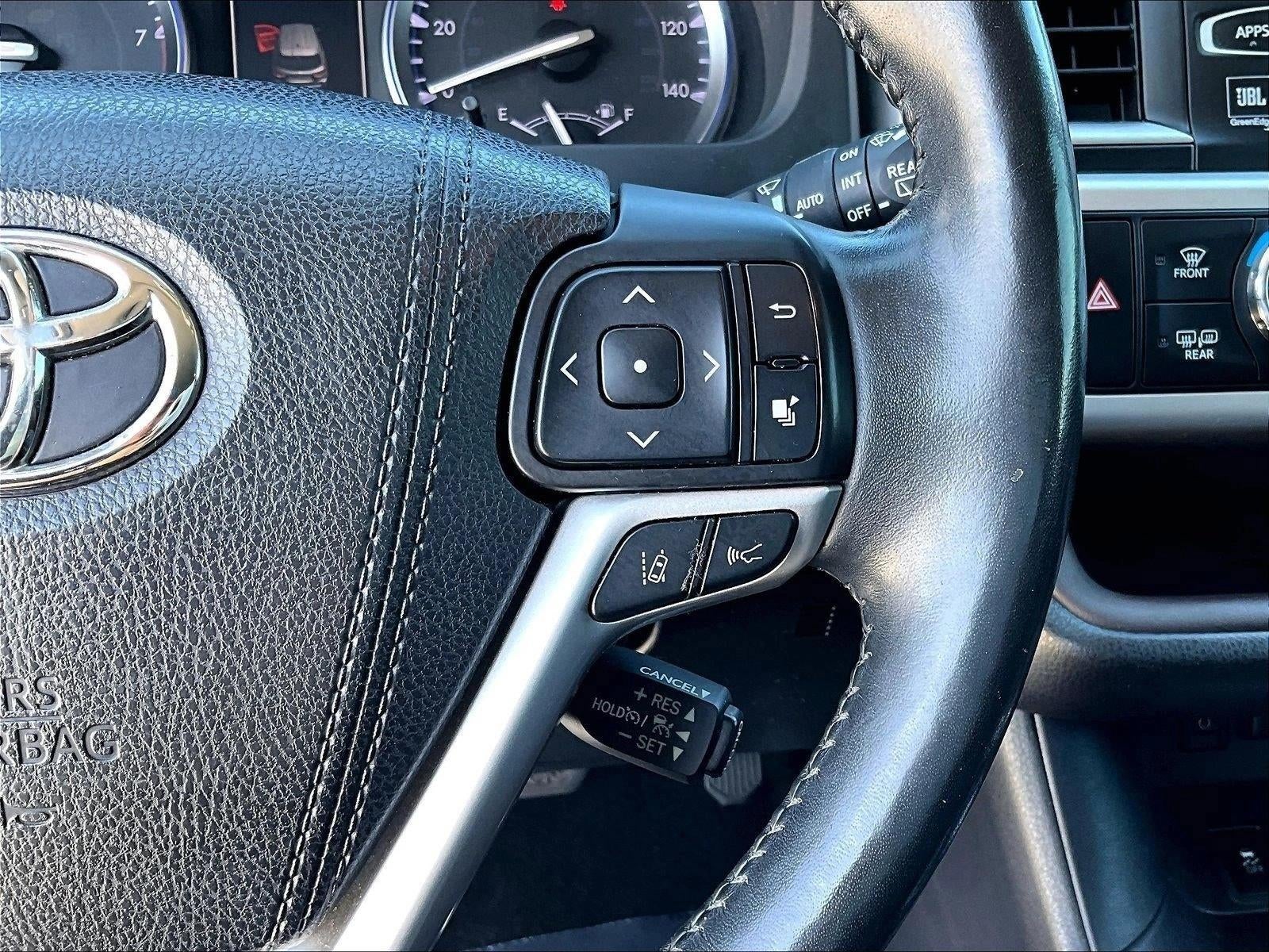 2017 Toyota Highlander Limited Platinum V6 FWD (Natl)