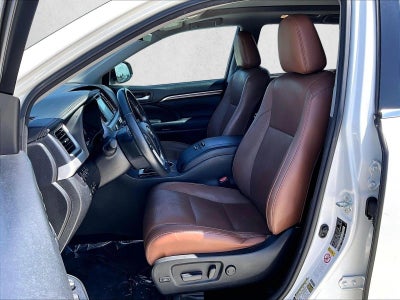 2017 Toyota Highlander Limited Platinum V6 FWD (Natl)