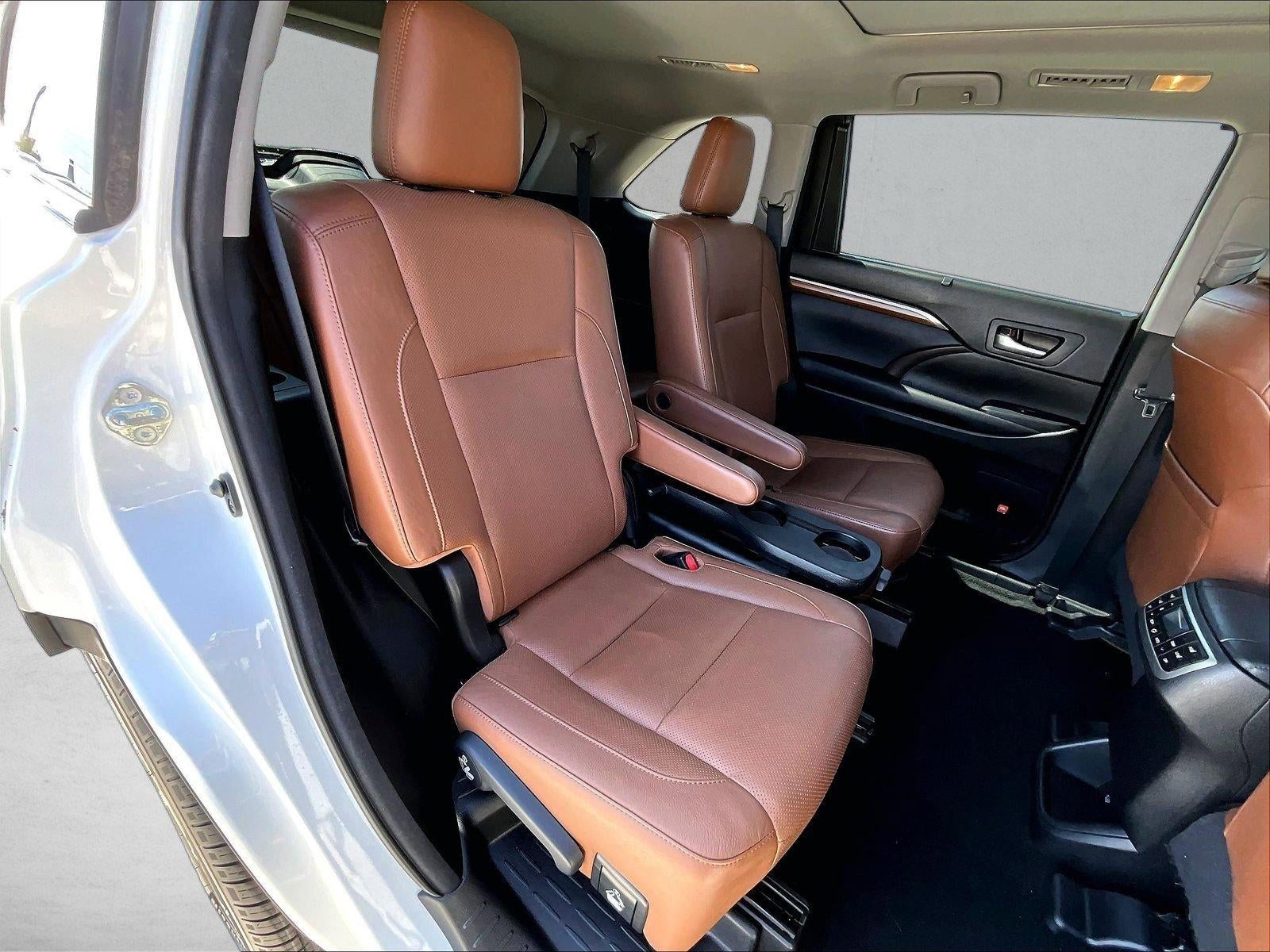 2017 Toyota Highlander Limited Platinum V6 FWD (Natl)