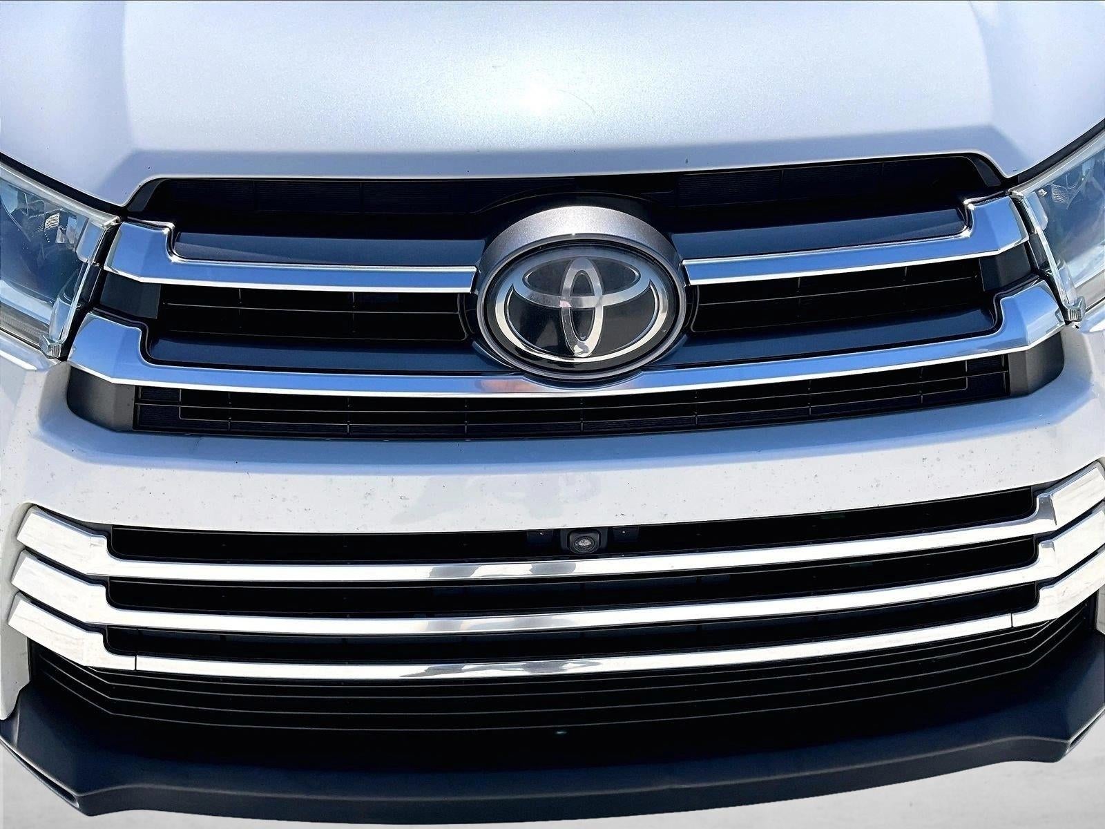 2017 Toyota Highlander Limited Platinum V6 FWD (Natl)