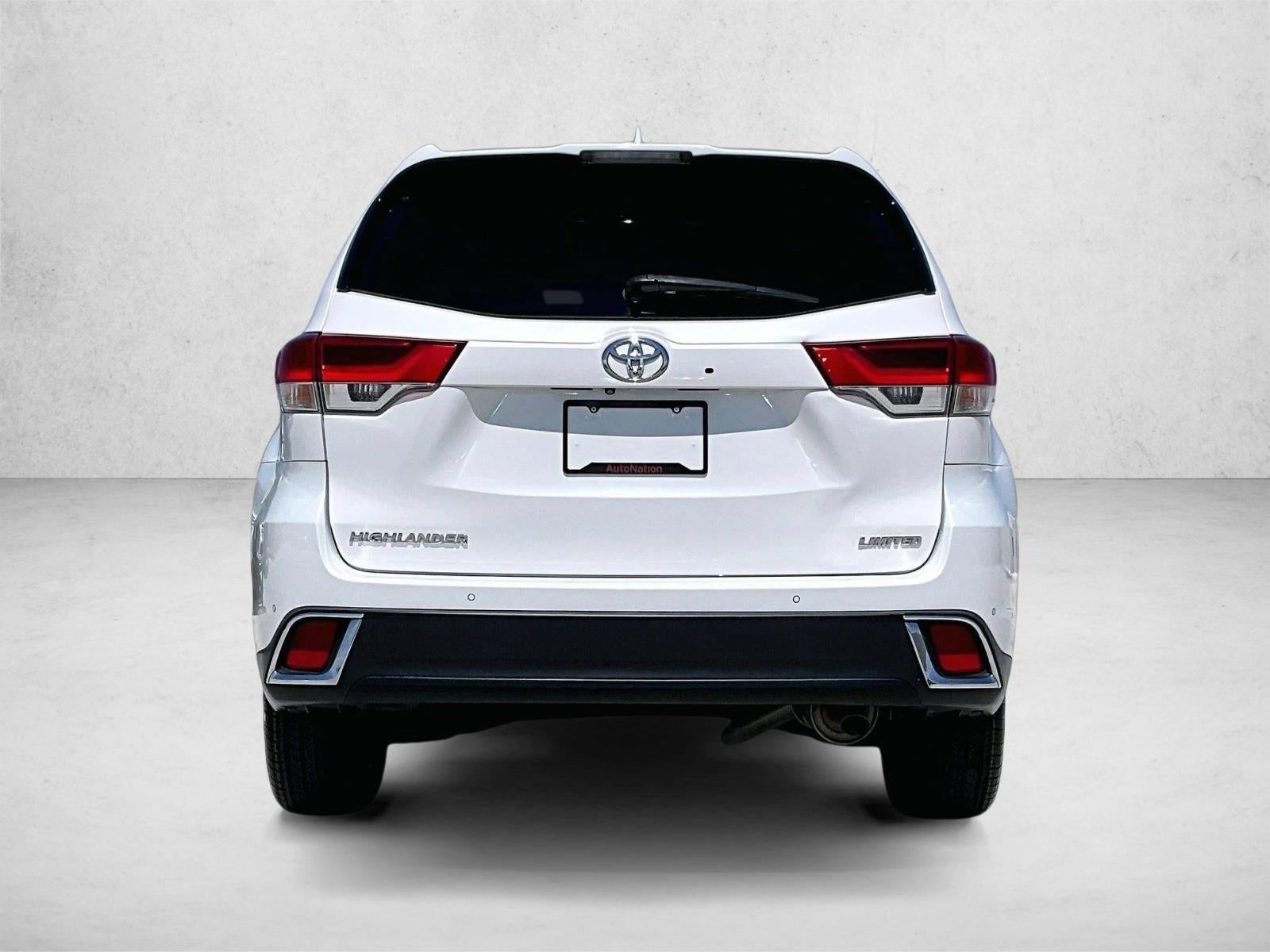2017 Toyota Highlander Limited Platinum V6 FWD (Natl)