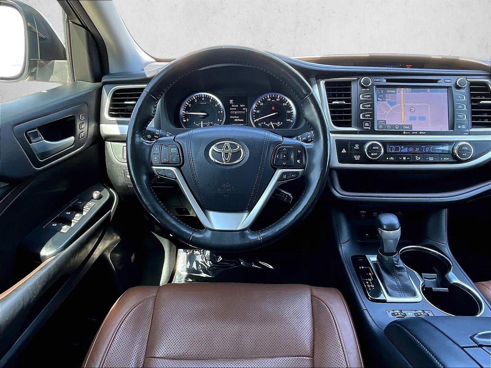 2017 Toyota Highlander Limited Platinum V6 FWD (Natl)