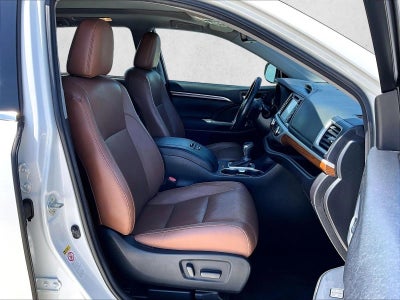 2017 Toyota Highlander Limited Platinum V6 FWD (Natl)