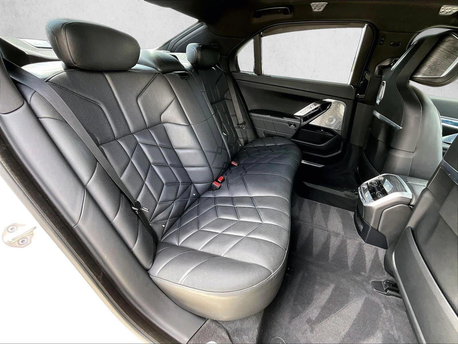 2023 BMW 760i xDrive Sedan