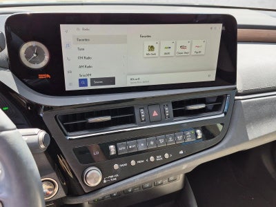 2025 Lexus ES 300h Luxury FWD