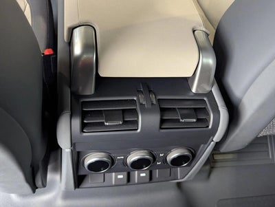 2023 Land Rover Defender 130 X-Dynamic SE AWD