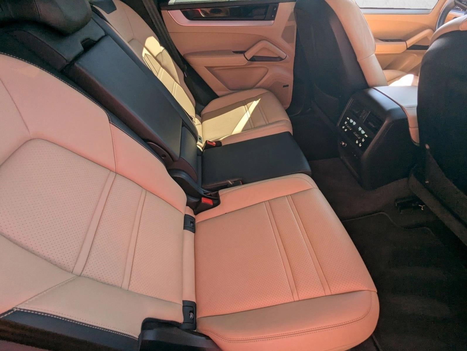 2024 Porsche Cayenne AWD