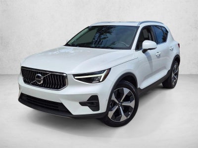 2025 Volvo XC40 B5 AWD Plus Bright Theme