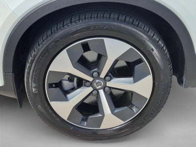 2025 Volvo XC40 B5 AWD Plus Bright Theme