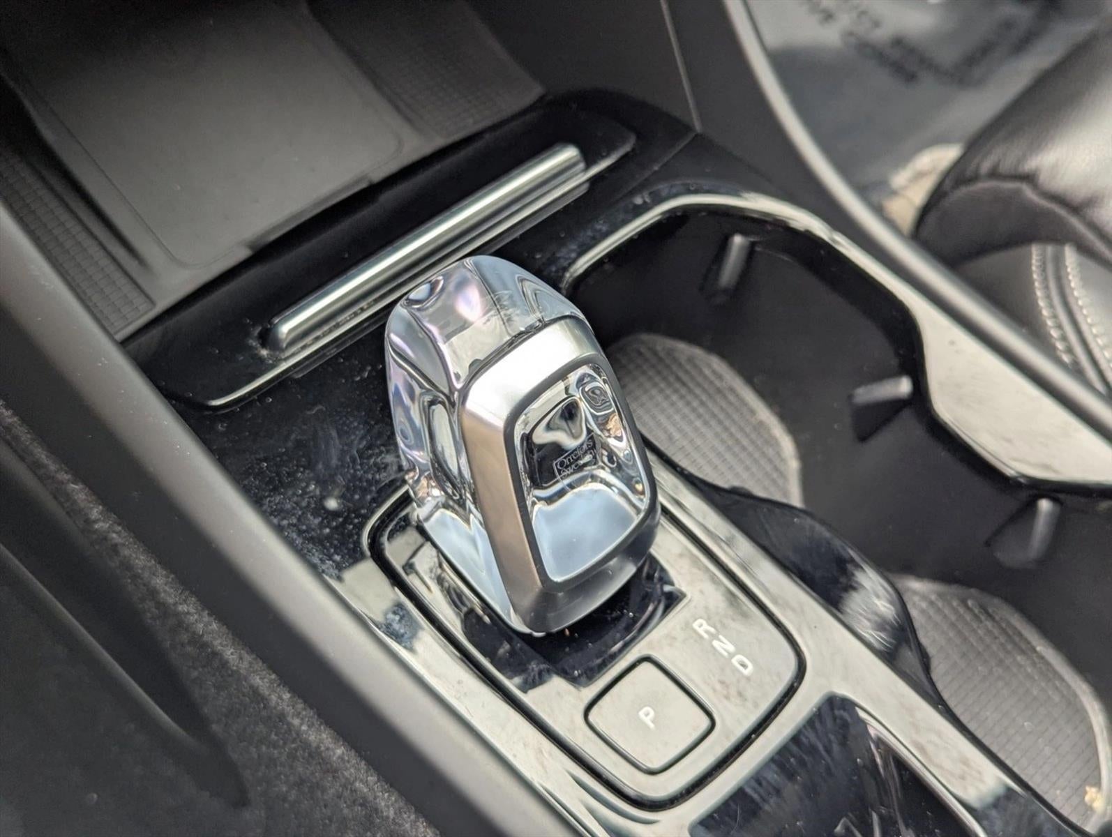 2023 Volvo XC40 B5 AWD Plus Dark Theme