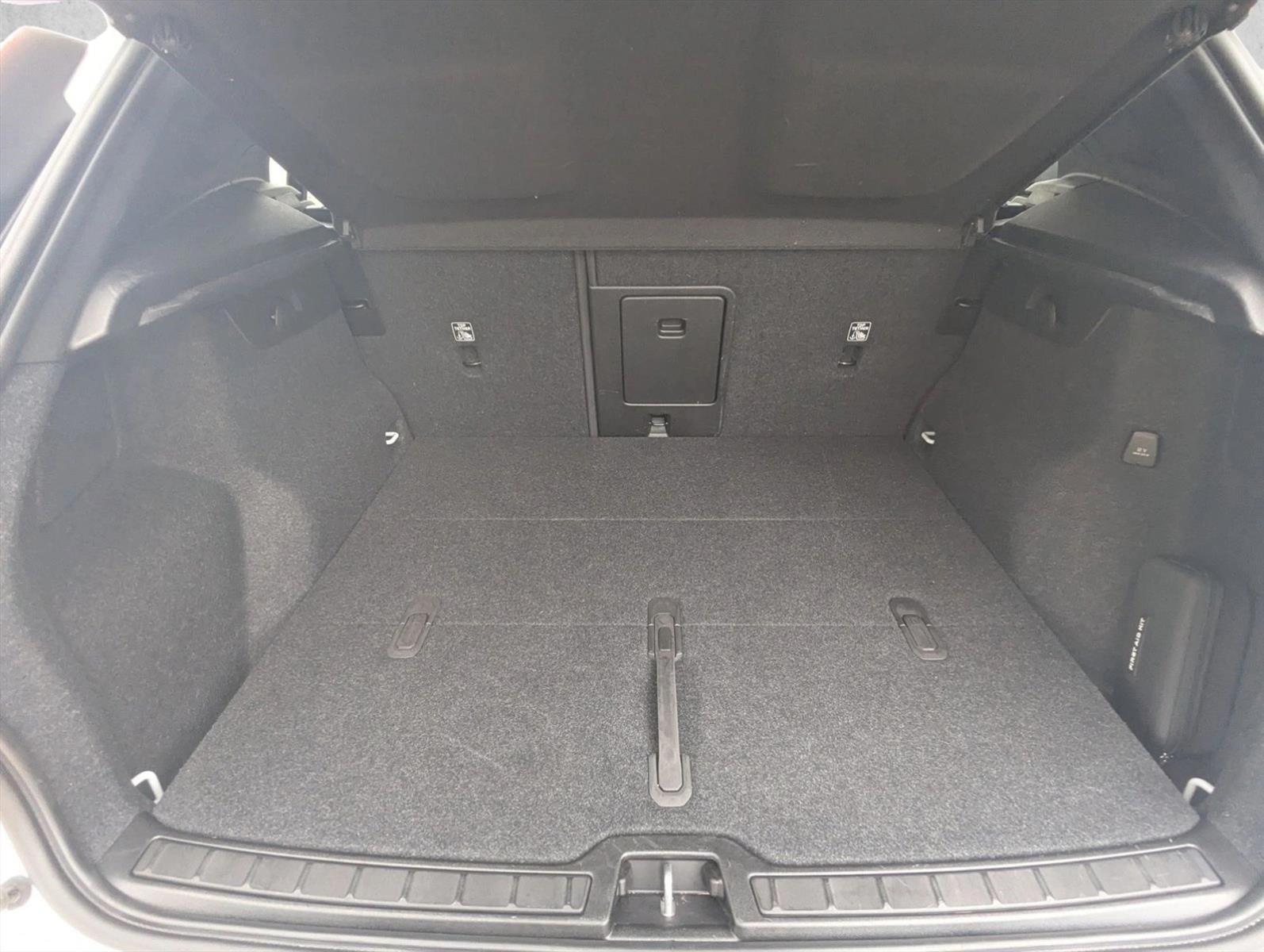 2023 Volvo XC40 B5 AWD Plus Dark Theme