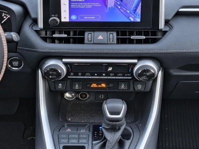 2025 Toyota RAV4 XLE Premium AWD (Natl)