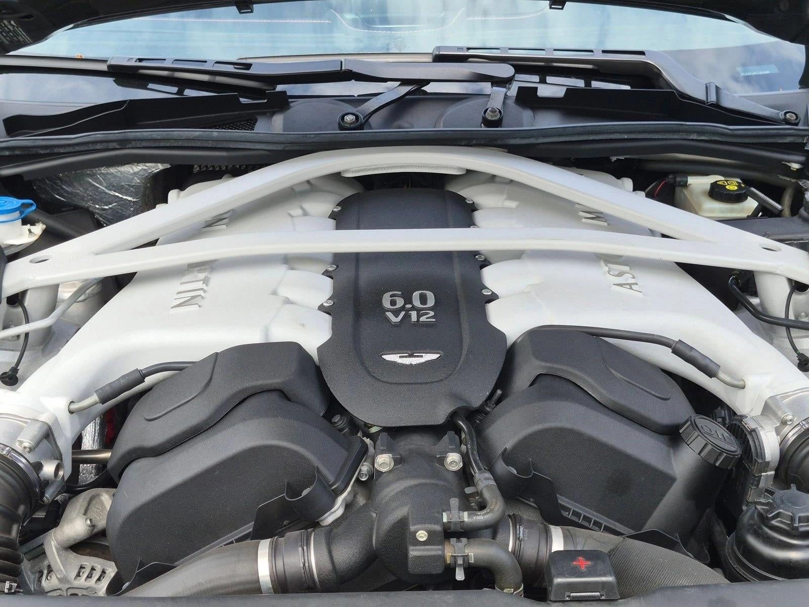 2015 Aston Martin Vanquish 2dr Cpe
